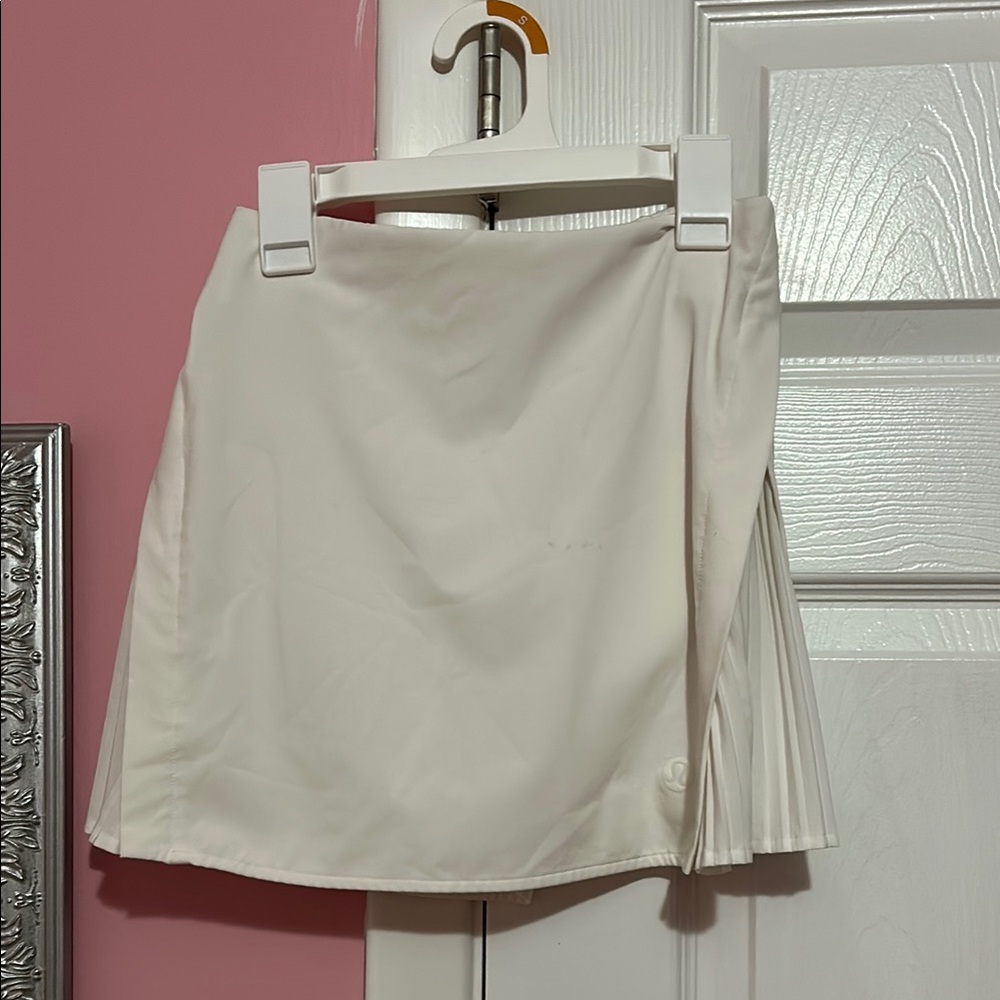 Lululemon Athletica Cream Asymmetrical A-Line Mini Skirt